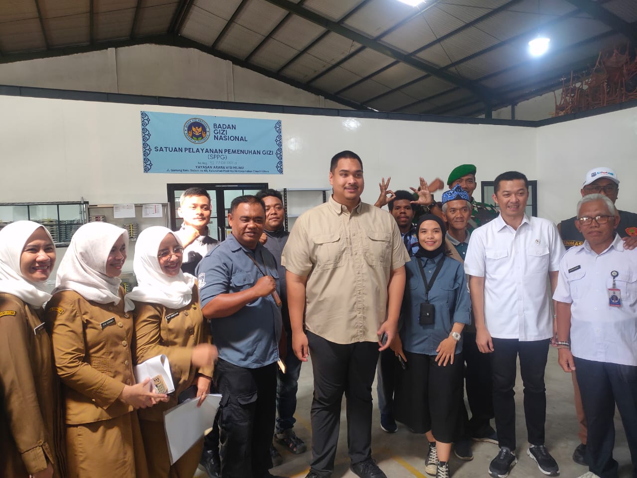Menpora RI Tinjau Langsung Tempat Distribusi MBG Di Yayasan Arara Visi Hijau